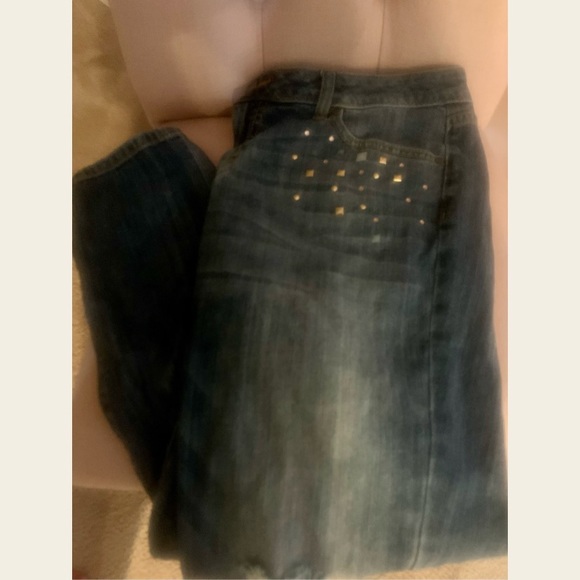 Jennifer Lopez Cropped Jeans! - Picture 1 of 3